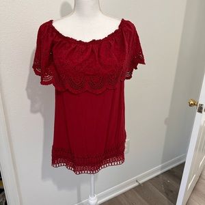 Women’s strapless burgundy top